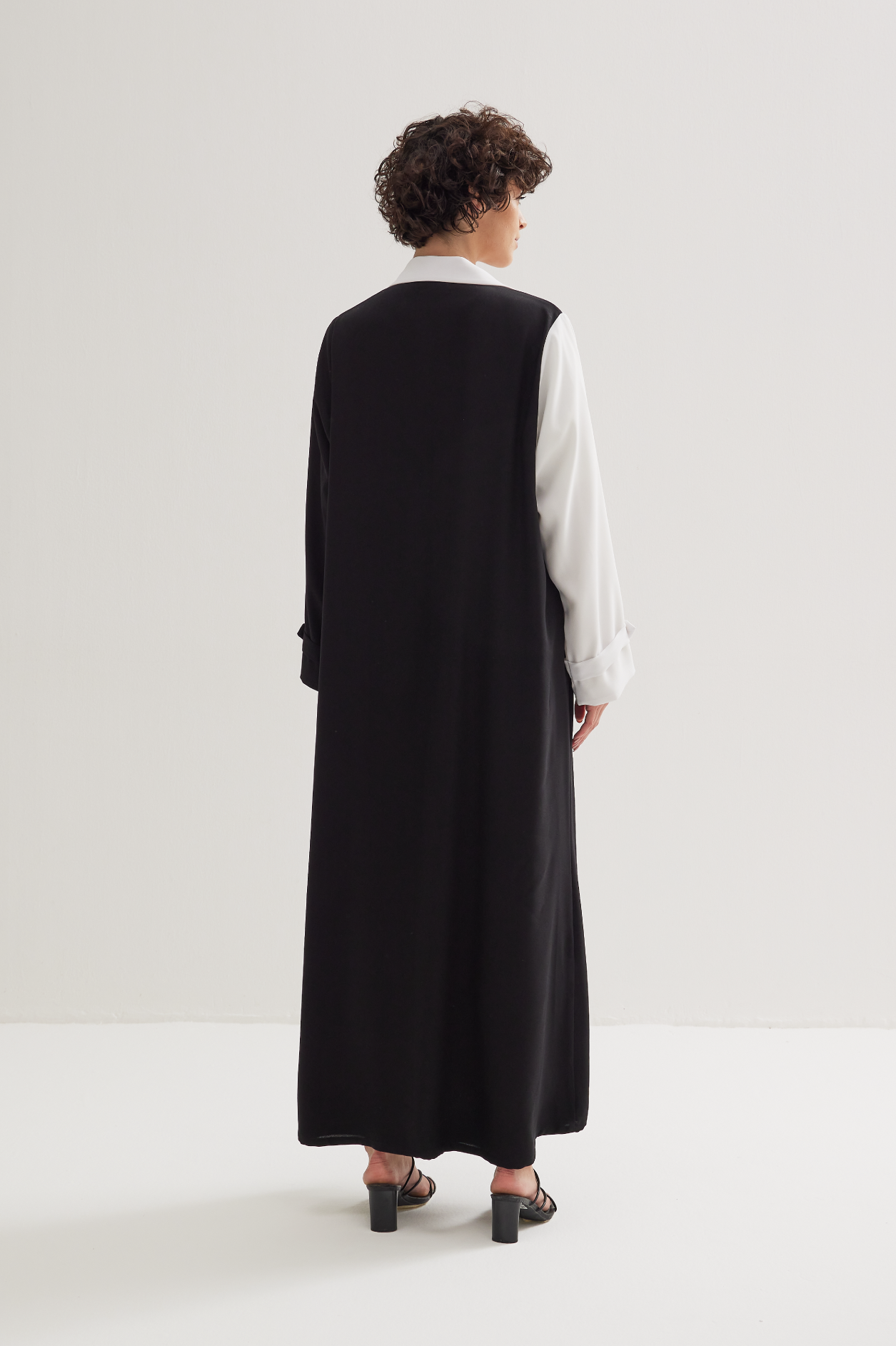 Coat Abaya in White and Black