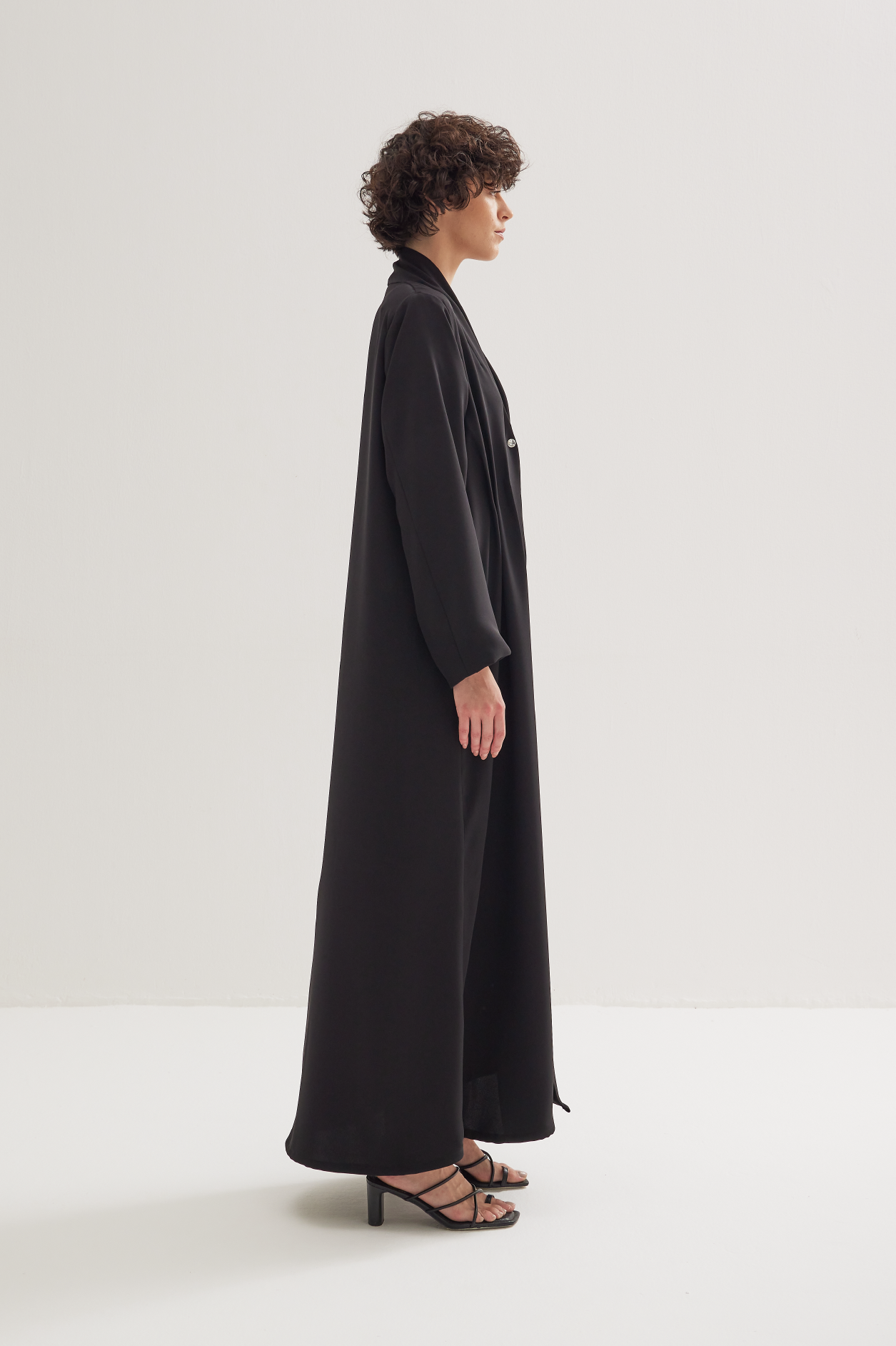 Shoulder Pad Abaya in Black