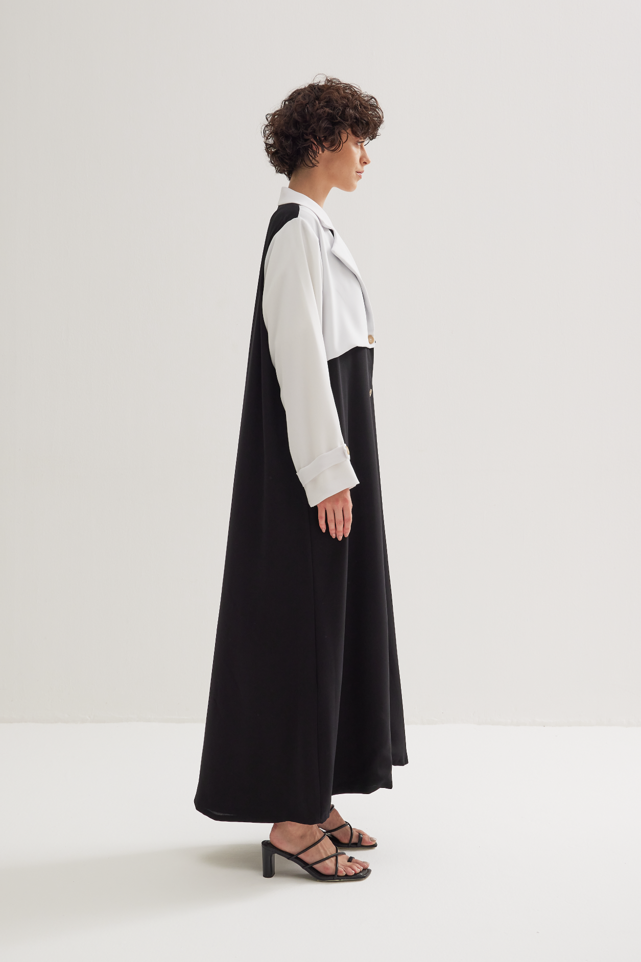 Coat Abaya in White and Black