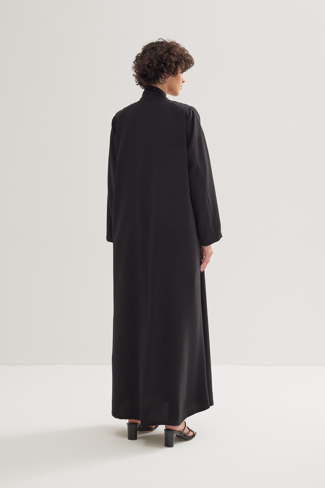 Shoulder Pad Abaya in Black